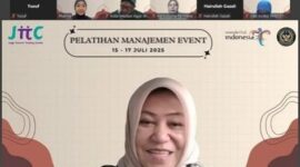 Deputi Bidang Sumber Daya dan Kelembagaan Kemenpar, Martini Mohamad Paham saat Pelatihan Manajemen Event bekerja sama dengan Jogja Tourism Training Center (JTTC) secara daring pada 15–17 Juli 2025.

