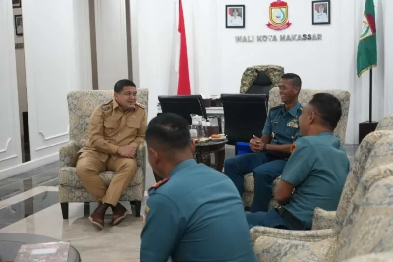 Wali Kota Makassar Munafri Arifuddin saat menerima kunjungan Tim TNI AL membahas rencana pelayaran diplomasi Taruna AAL dengan melibatkan taruna dari negara-negara sahabat di ASEAN dan akan mengunjungi banyak kota, termasuk di Makassar, Sulsel