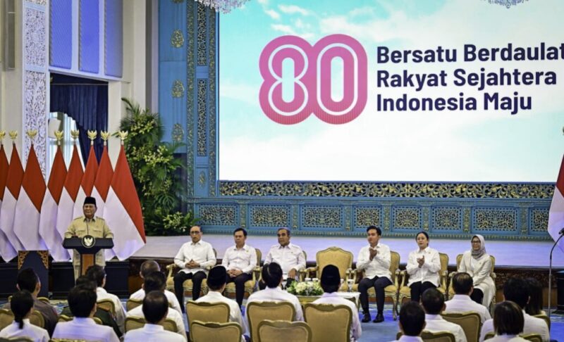 Presiden Prabowo Subianto saat meluncurkan tema dan logo HUT ke-80 Kemerdekaan RI di Istana Negara, Jakarta, Rabu, 23 Juli 2025.(Foto: BPMI Setpres)
