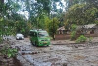 Banjir lahar dingin yang menutup akses jalan trans Flores Nusa Tenggara Timur