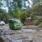 Banjir lahar dingin yang menutup akses jalan trans Flores Nusa Tenggara Timur