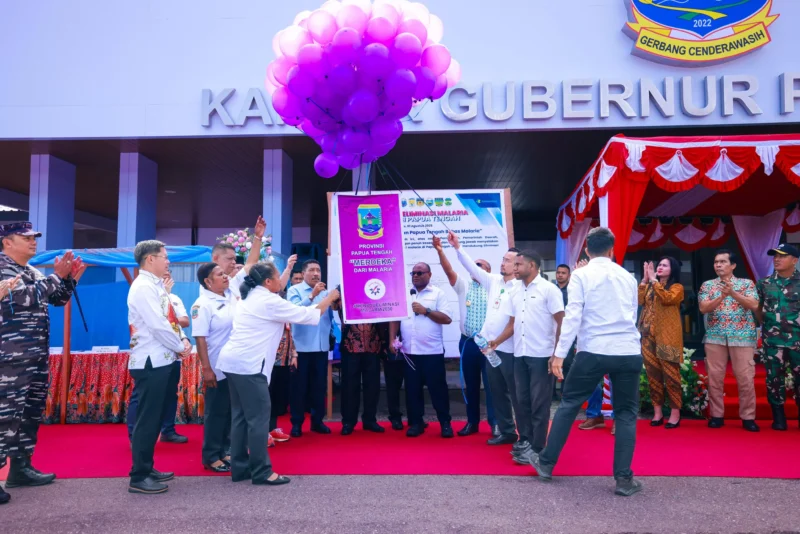 Gubernur Papua Tengah, Meki Nawipa didampingi para Bupati dan Pimpinan OPD dari Kabupaten Nabire, Dogiyai, Deiyai, Paniai, Intan Jaya, Puncak Jaya, Mimika dan Puncak saat Pengguntingan balon Eliminasi (HUMAS PEMPROV)