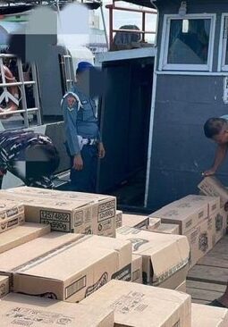 TNI AL Amankan Kapal Bermuatan Kayu & Narkoba di Perairan Karimun, 3 Orang Diproses Hukum