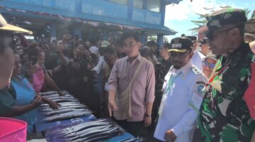 Gibran Rakabuming Raka Kunjungi Pasar Ikan Fandoi di Biak Numfor, Borong Ikan Baronang dan Panjang